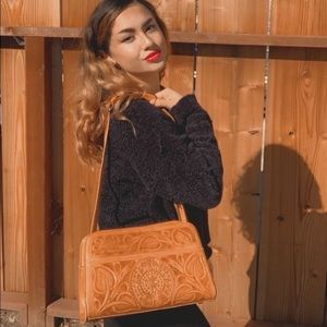 😍 gorgeous leather western style bag